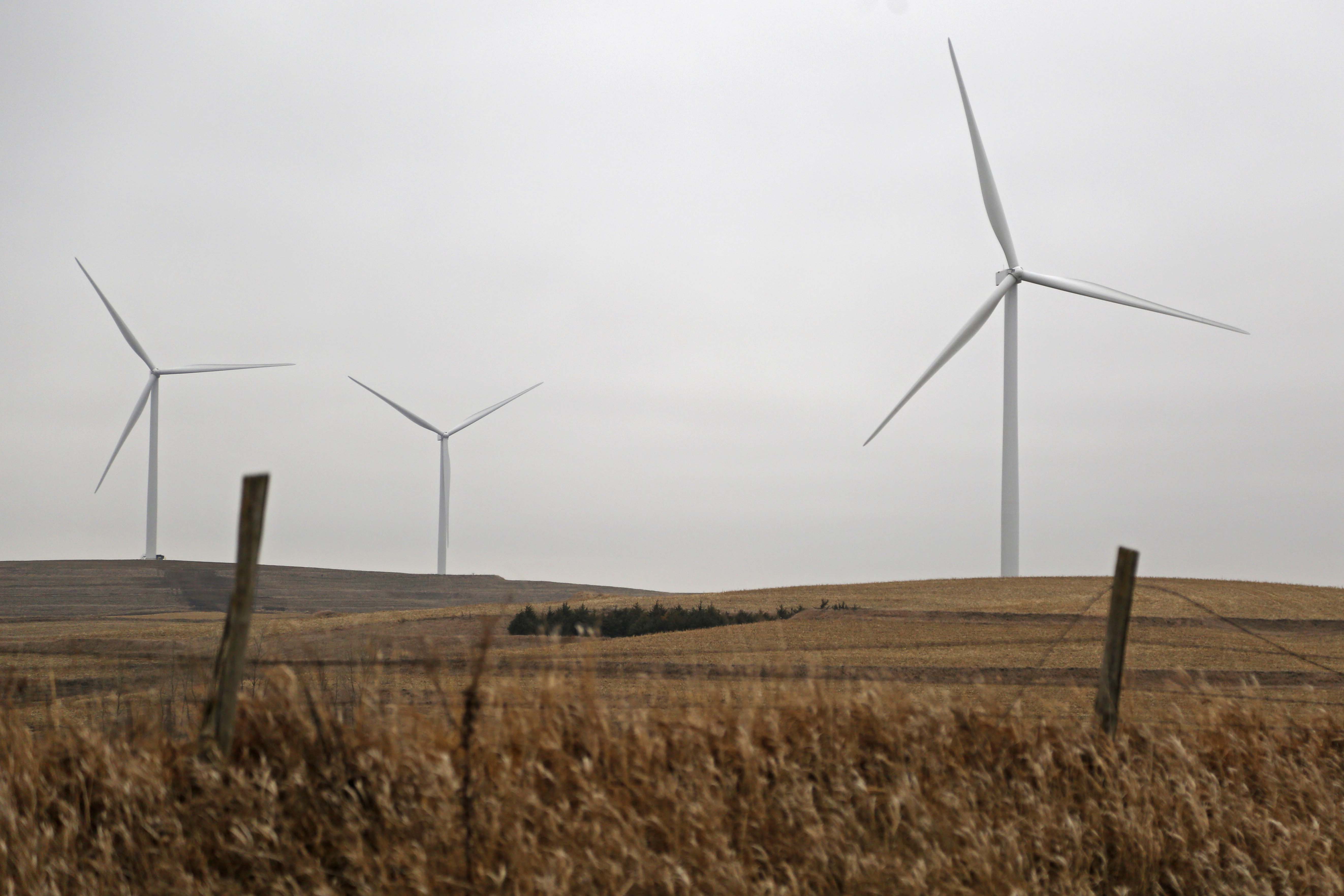 Experts: Iowa's renewable energy growth depends on better transmission
