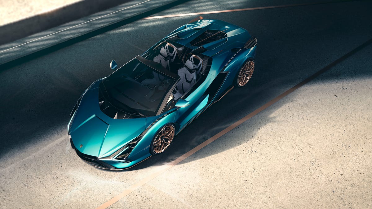 Lamborghini unveiled its new Sian Roadster on Wednesday and its one of the automaker's rarest and most powerful supercars ever with only 19 examples being built. It looks a lot like the coupe version released last year and has much of the same hardware under the hood. But one of the most notable differences is the roof, or lack thereof.