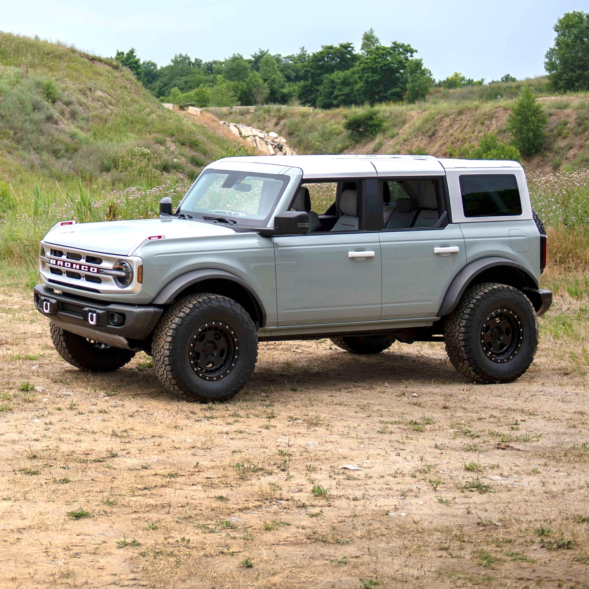 New Ford Bronco Debuts Challenges Jeep For King Of The Hill