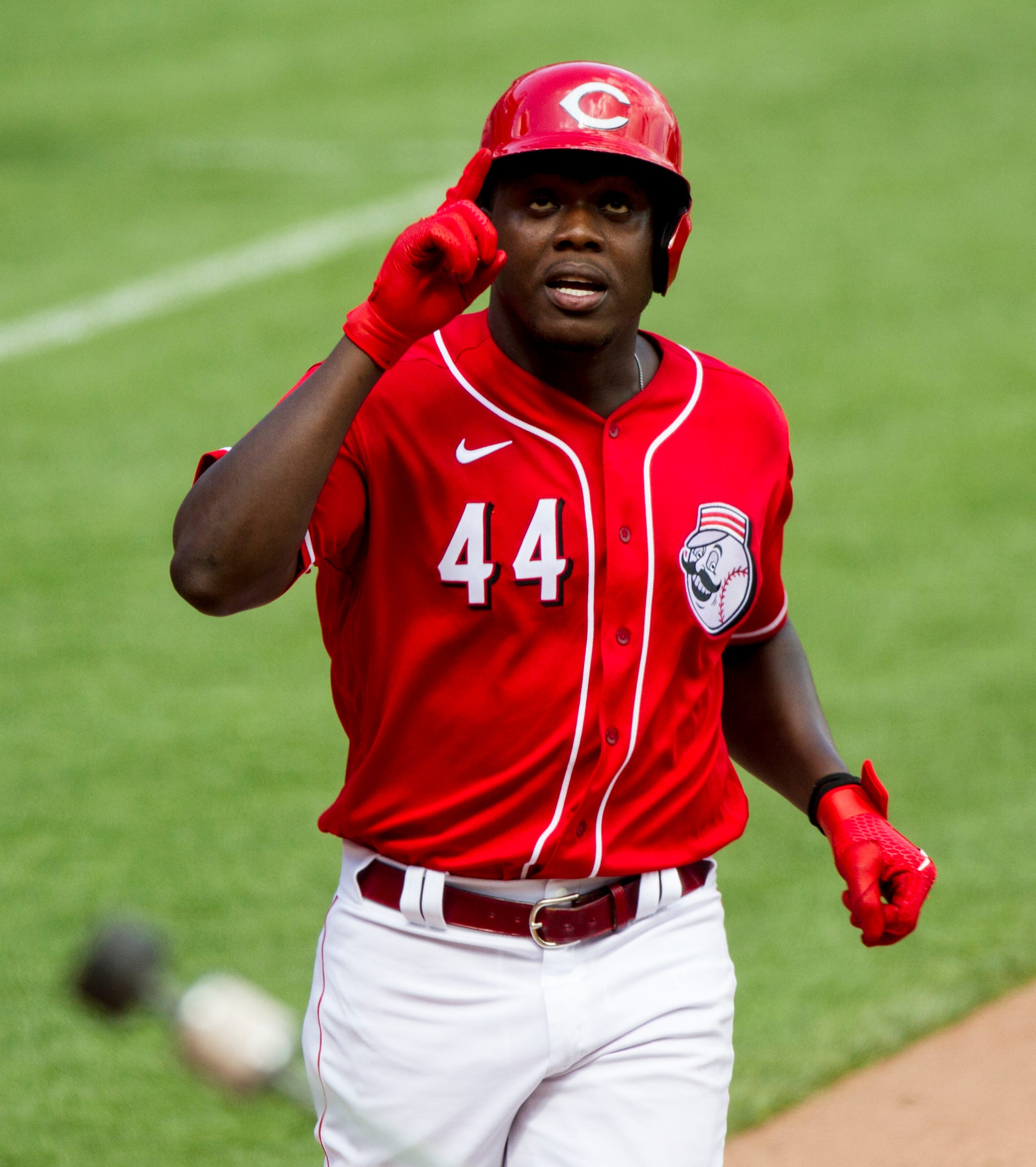 reds aristides aquino cincinnati roster