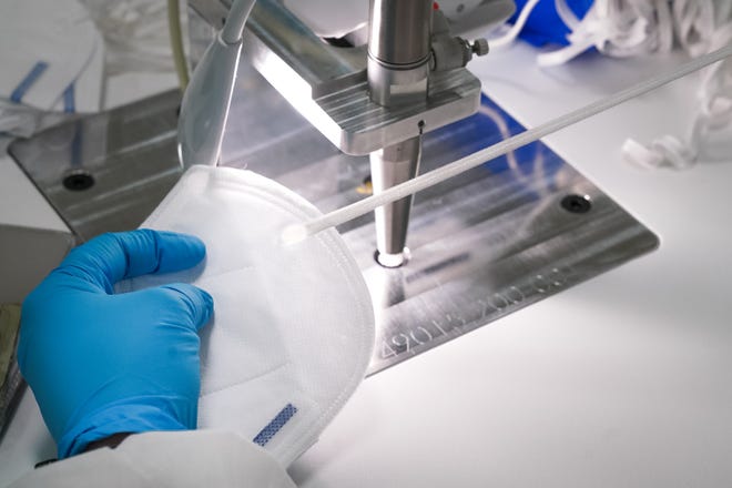 Download Free Gm Gets Ok To Make N95 Face Masks In Warren Amid Coronavirus Surge PSD Mockup Template