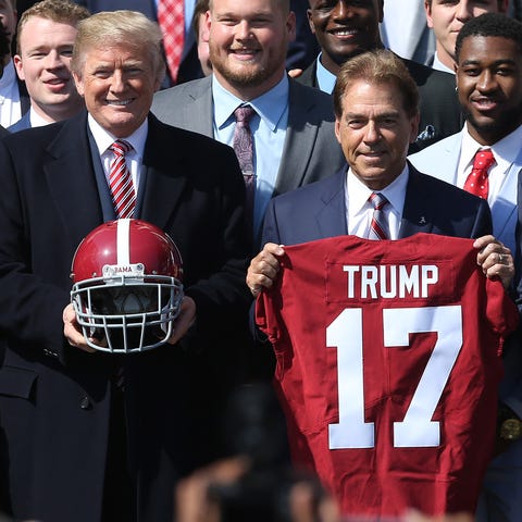 President Donald Trump poses with Alabama Crimson 