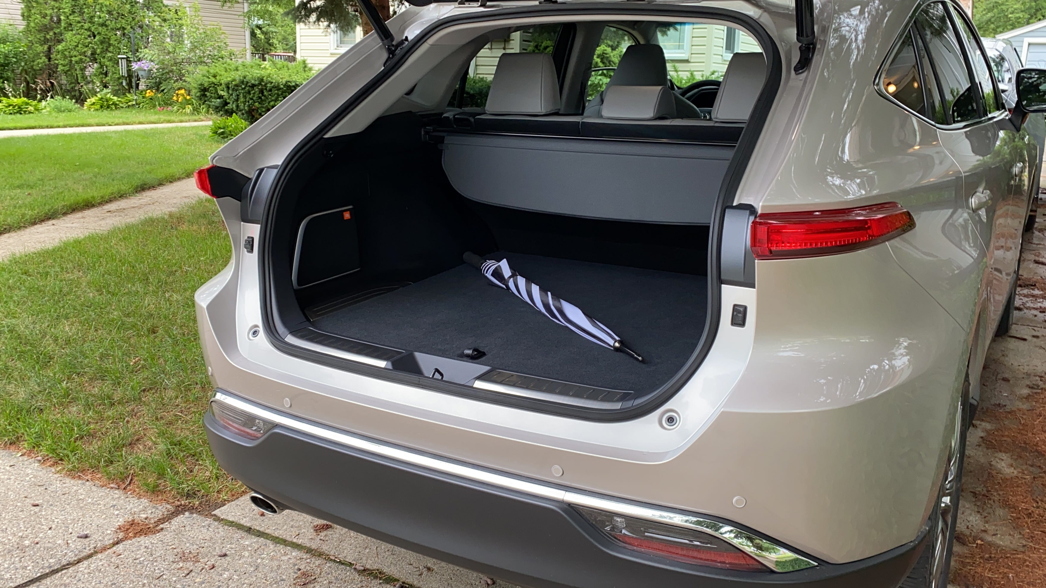 2021 Toyota Venza Hybrid Suv Combines Lexus Style With Toyota Value