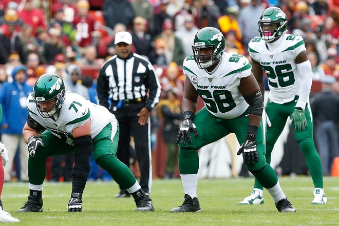 Nov 17, 2019; Landover, MD, USA; New York Jets offensive guard Alex Lewis (71), Jets offensive tackle Kelvin Beachum (68), and Jets running back Le'Veon Bell (26) line up against the Washington Redskins at FedExField. Mandatory Credit: Geoff Burke-USA TODAY Sports