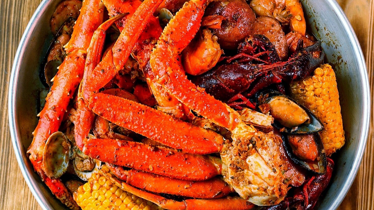 New Cajun seafood restaurant Hook & Reel opens in Taylor