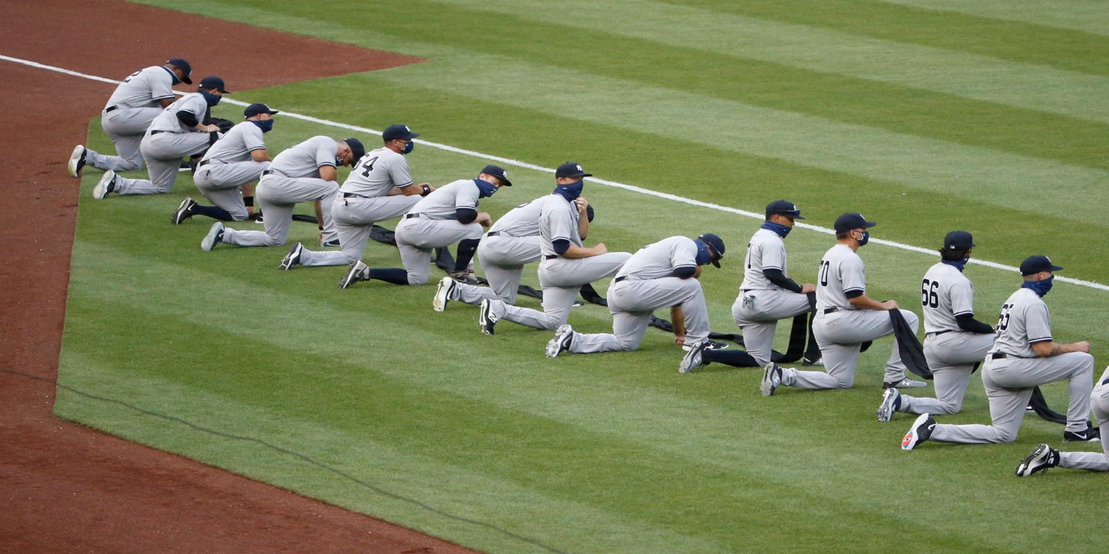 MLB Opening Day Yankees, Nationals players kneel before national anthem