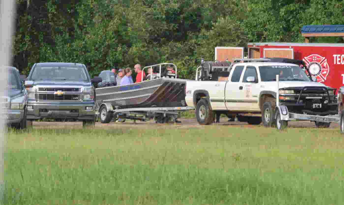 Rescue workers search for 2 missing on Bouie River
