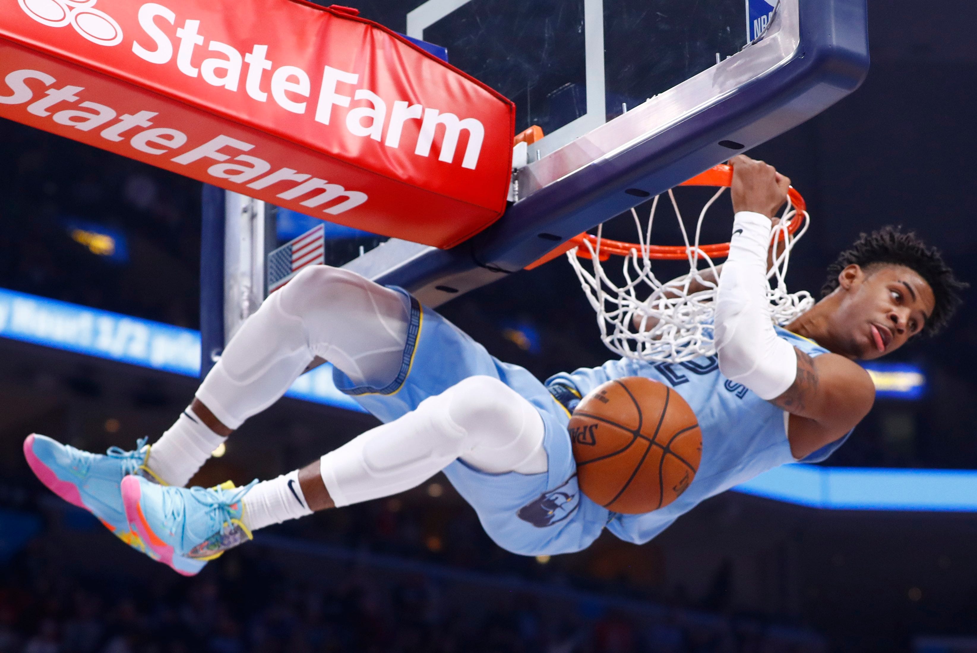 Grizzles Ja Morant dunks over 611 Kel'el Ware at Team Thad Combine