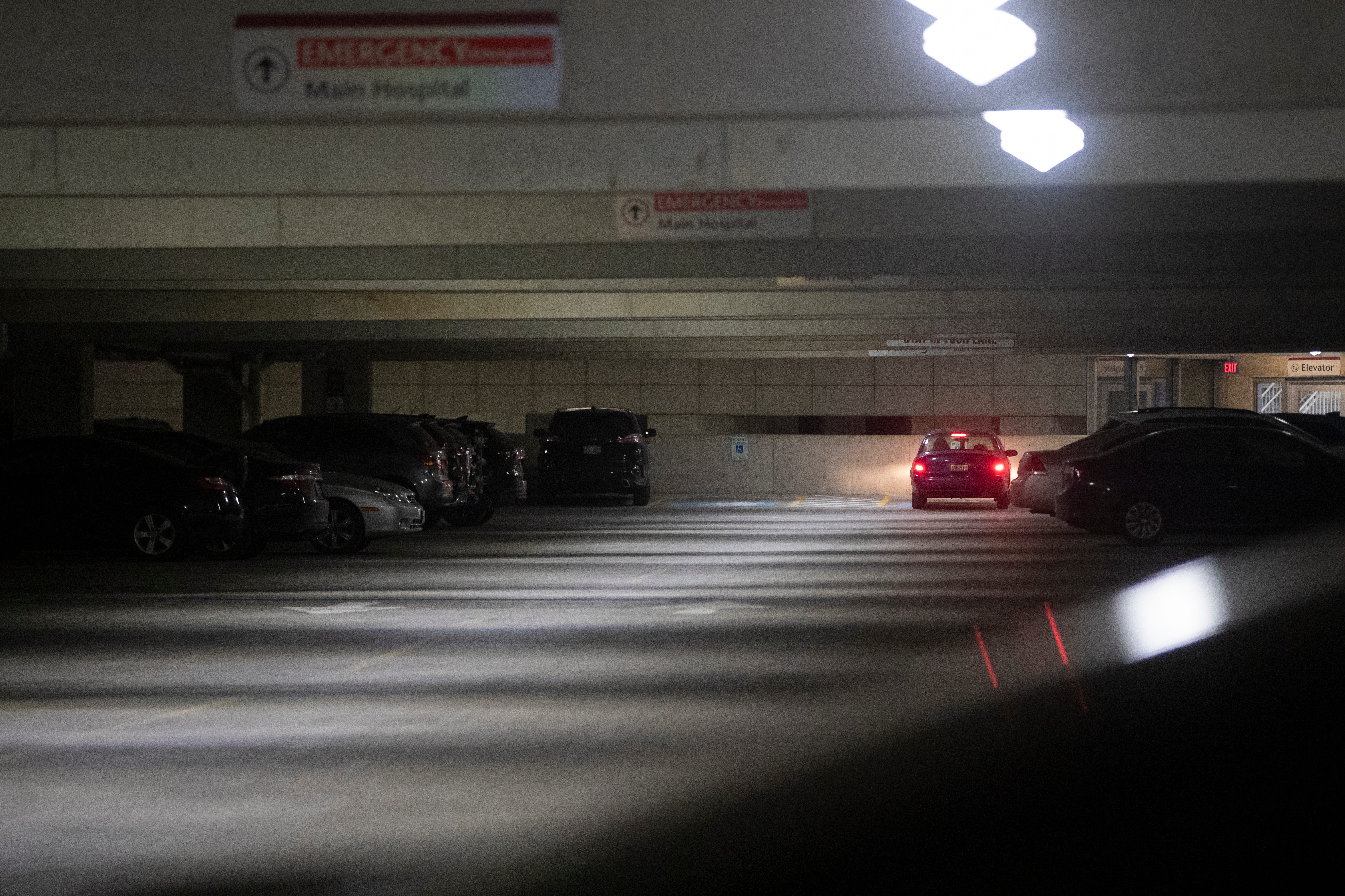 最安値挑戦！ Downtown Parking Deluxe Garages Wooden Parking Given Garage Purpose  New Being with Are Elevator Neglected ー Cars and More Include 