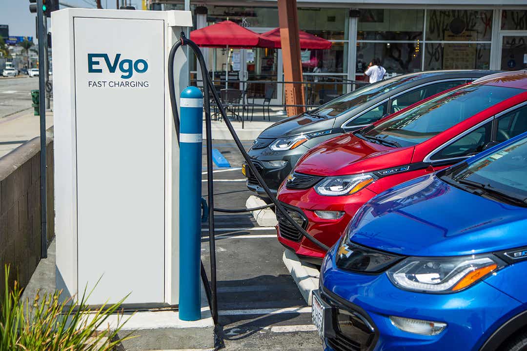 GM, EVgo to install 2,700 electric-vehicle charging stations - The Detroit News