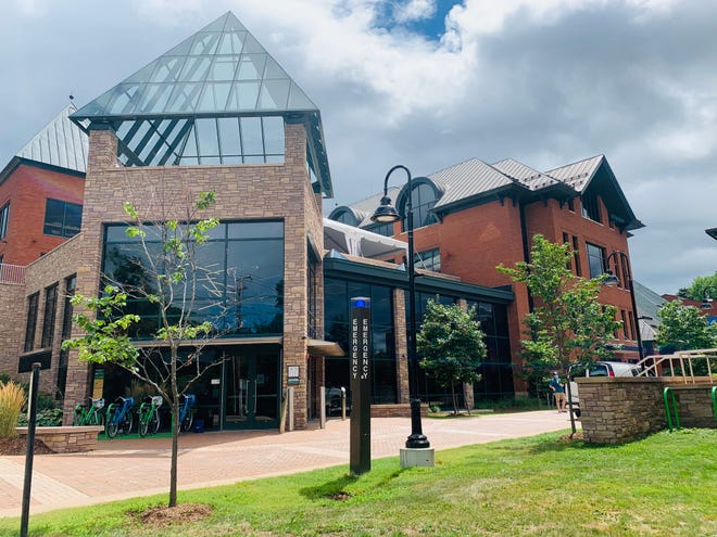 Champlain College's Center for Communication & Creative Media is home to game and graphic design labs, sound studios, a filmmaking and broadcast media production stage, an art gallery and a drawing studio.