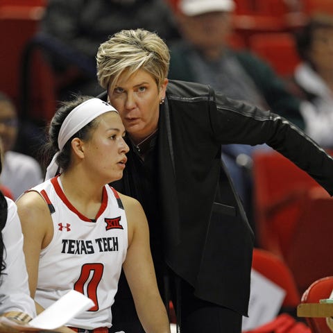Texas Tech coach Marlene Stollings talks to Mia Ca
