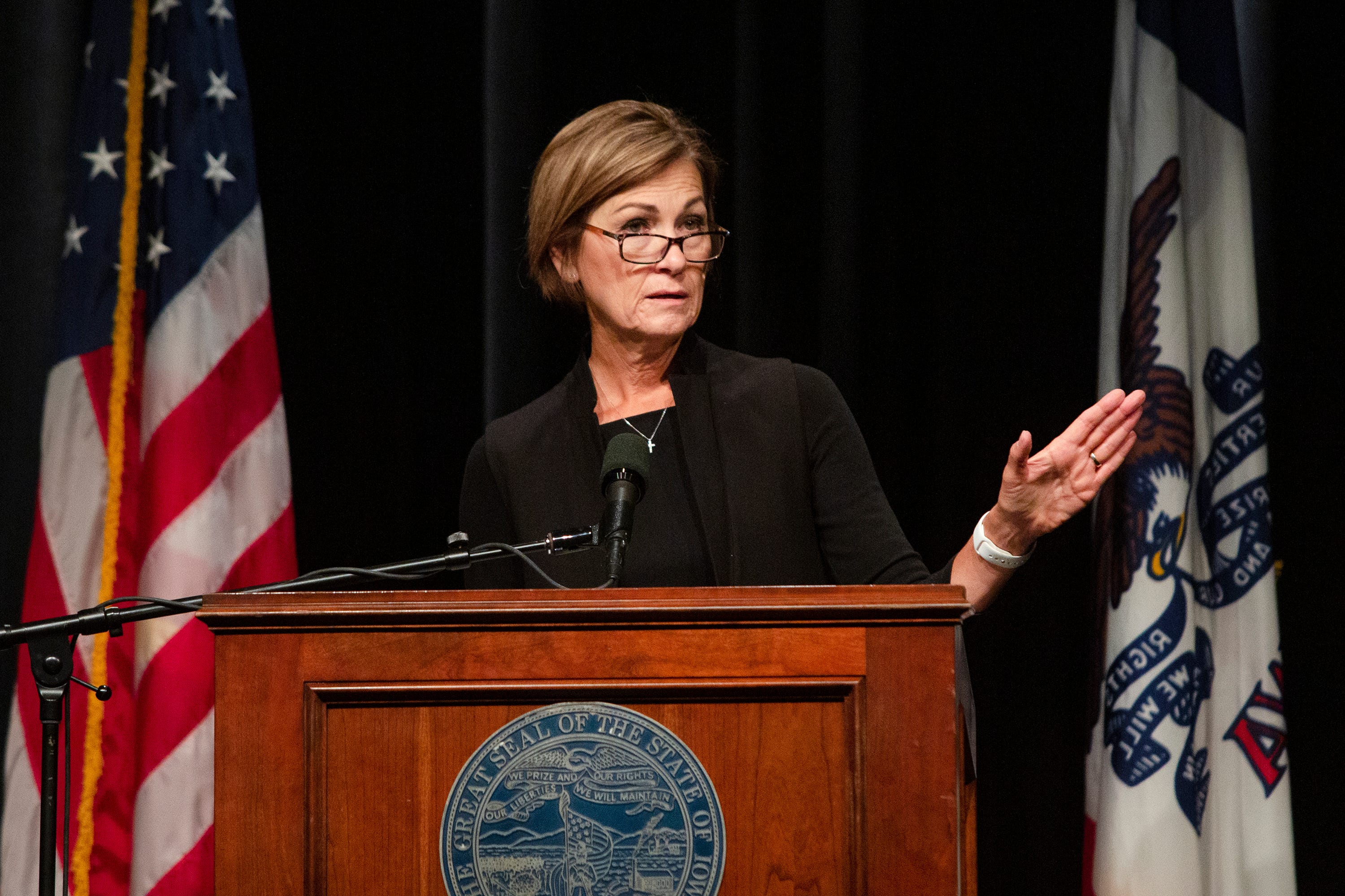 gov-kim-reynolds-des-moines-public-schools-decisions-unacceptable