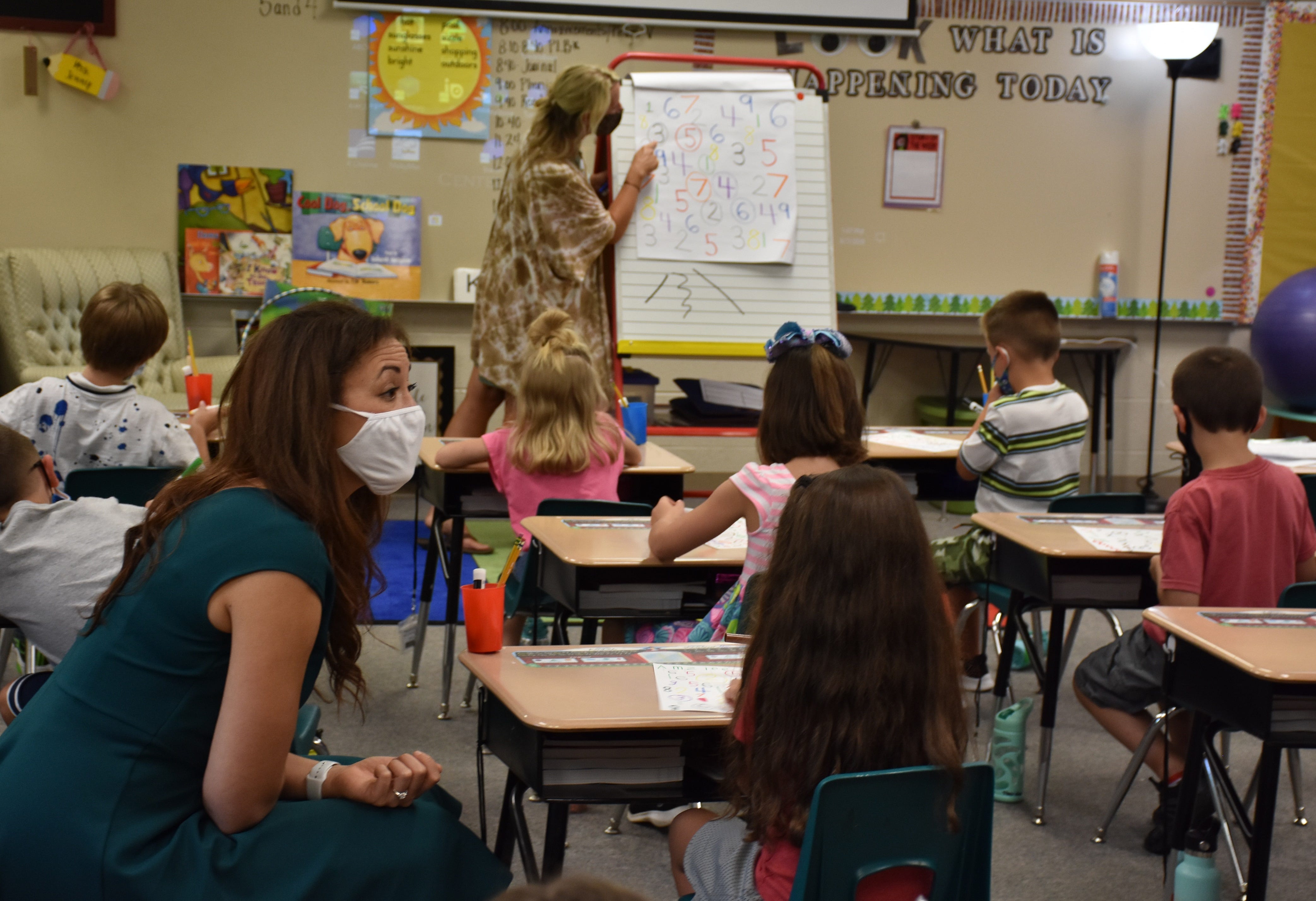 TN Education Commissioner visits Dickson Schools first week amid COVID