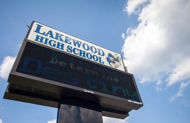 A sign for Lakewood High School.