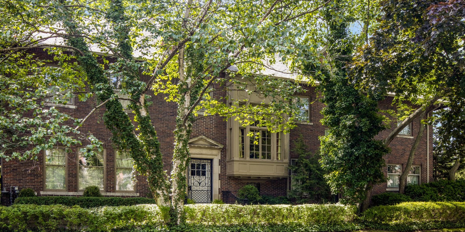 Family of designers kept this $1.1M Grosse Pointe Tudor near original