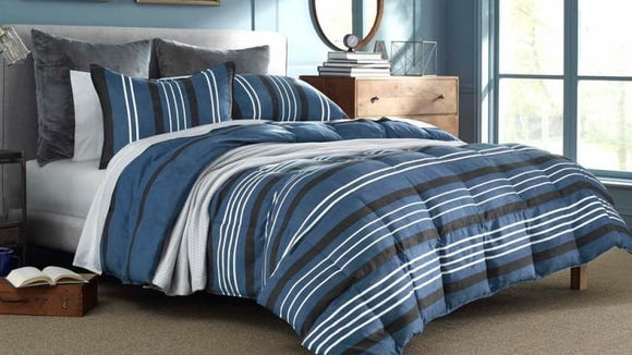 As you might have guessed from its name, Nautica has lots of coastal-themed decor.
