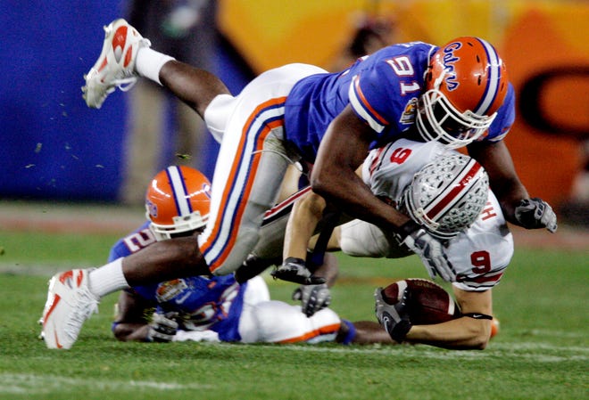 Florida defensive end Derrick Harvey (91) tackles Ohio State's Brian Hartline in the first half at the BCS national championship game in Glendale, Ariz., on Jan. 8, 2007. [AP Photo/Charles Krupa, File]