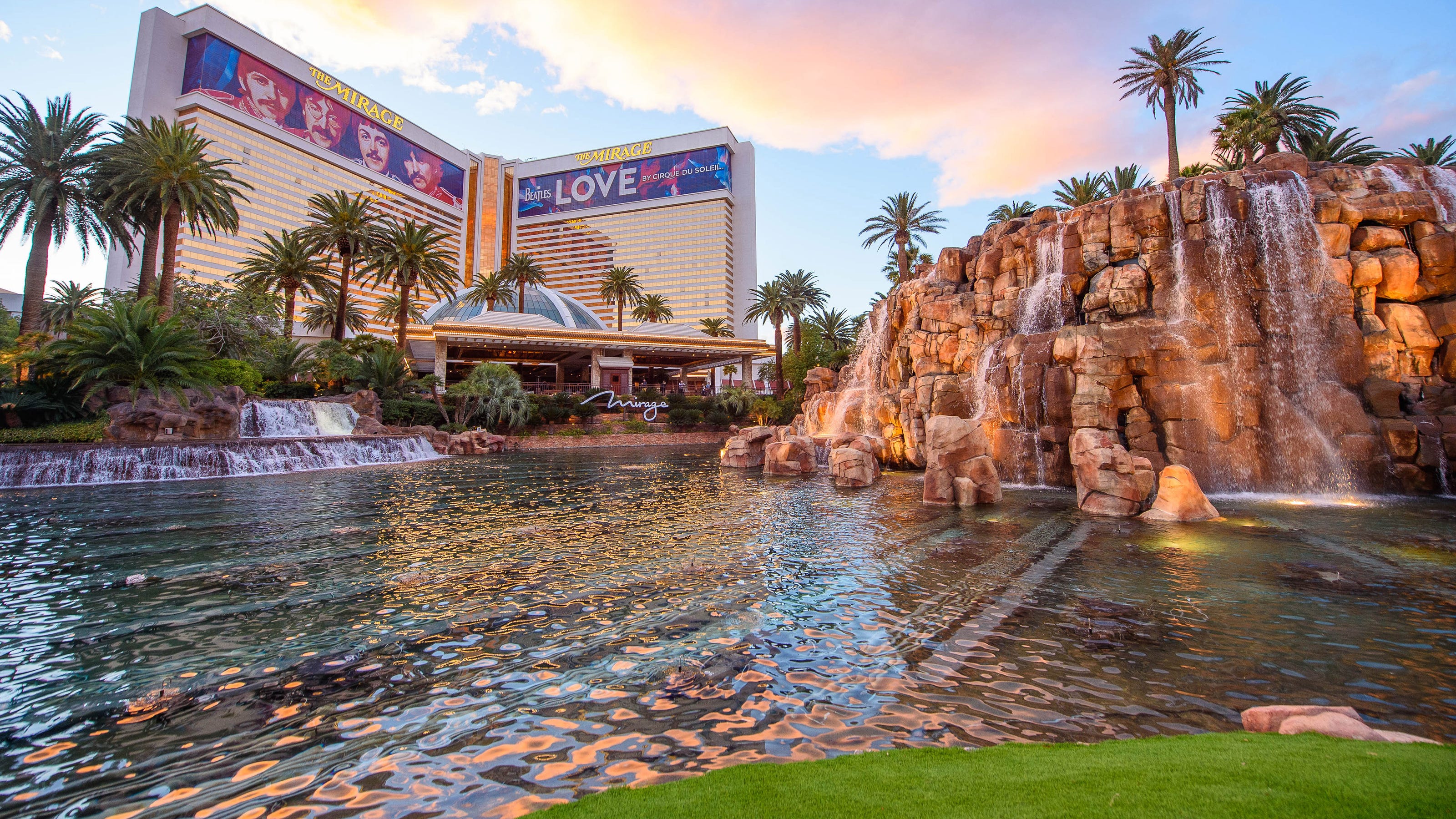 MGM Resorts to close Mirage, Mandalay Bay hotels midweek due to visitor