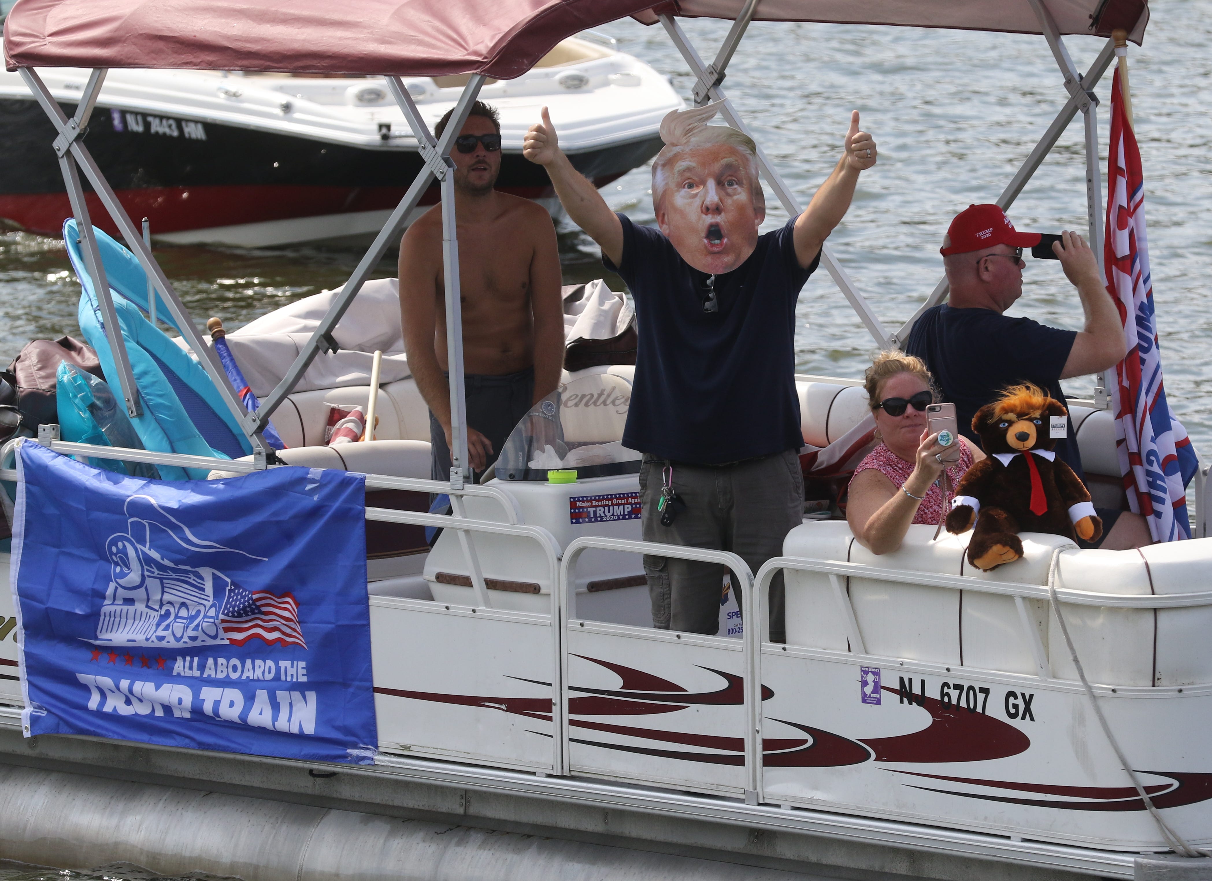 Trump boat parade Over 150 boats embark on NJ's largest lake
