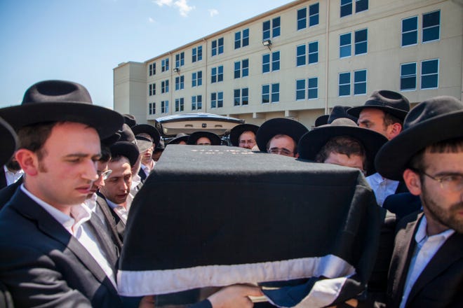 Mourners carry the coffin with the remains of rabbi Chaim Dov Keller, a prominent Chicago rabbi with strong connections to Lakewood on Aug. 18, 2020.