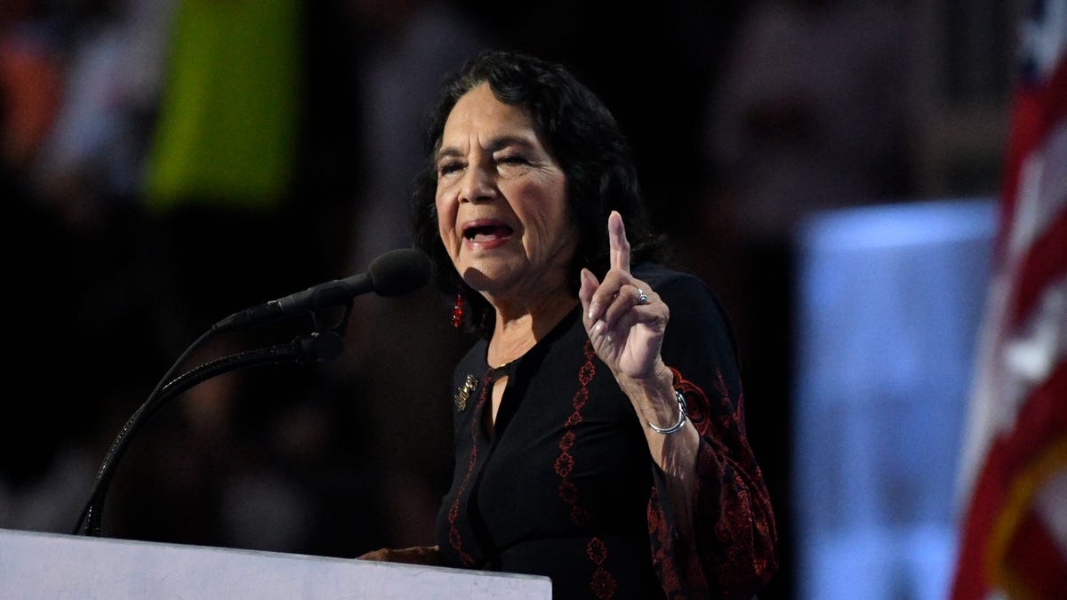 At 90, labor leader Dolores Huerta still works to make a difference. ‘You can’t do it all by yourself.’