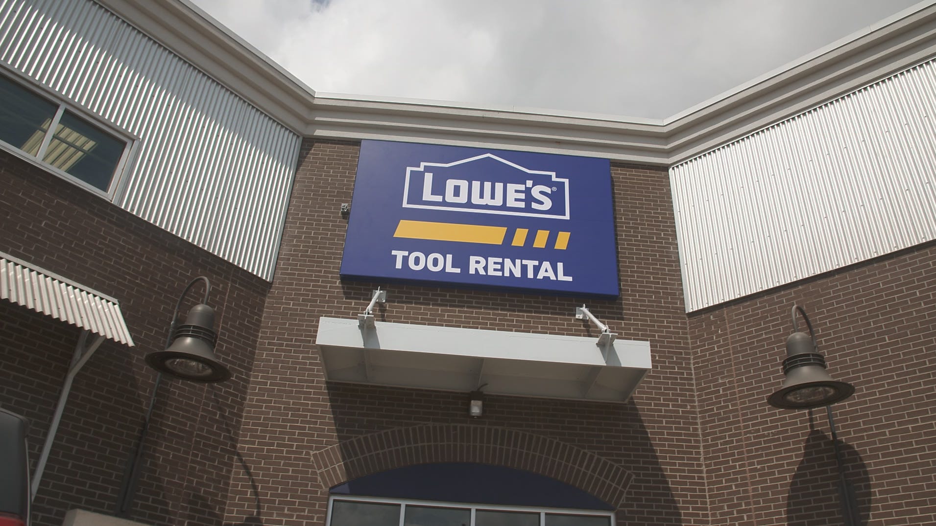 Expands makeovers supercenters Lowe's adding tool rental departments to stores nationwide