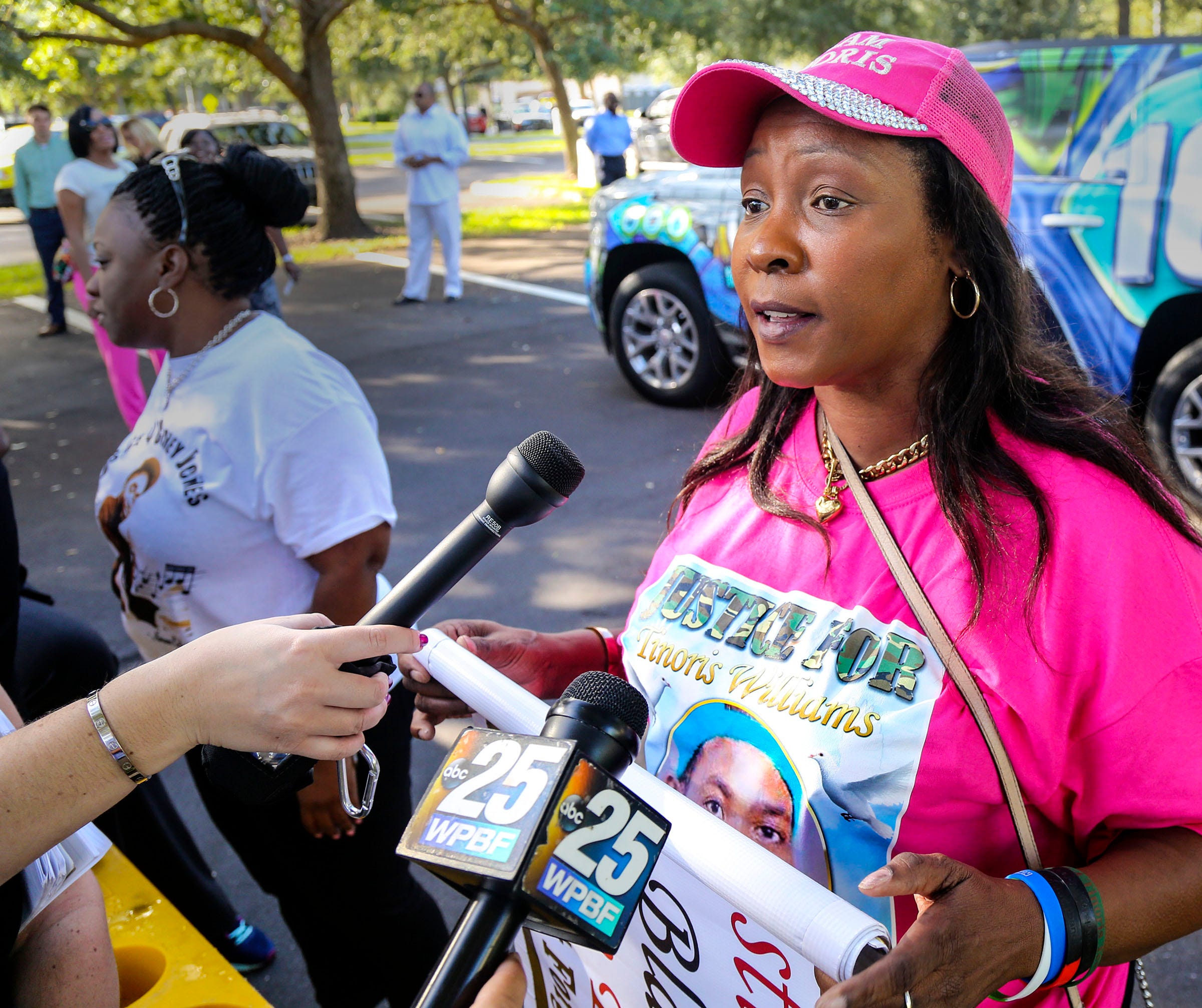 Vickie Williams, mother of Tinoris Williams, who was killed by a sheriff’s deputy in 2014, speaks at a rally for Corey Jones outside the Palm Beach Gardens Police Department on Oct. 22, 2015.