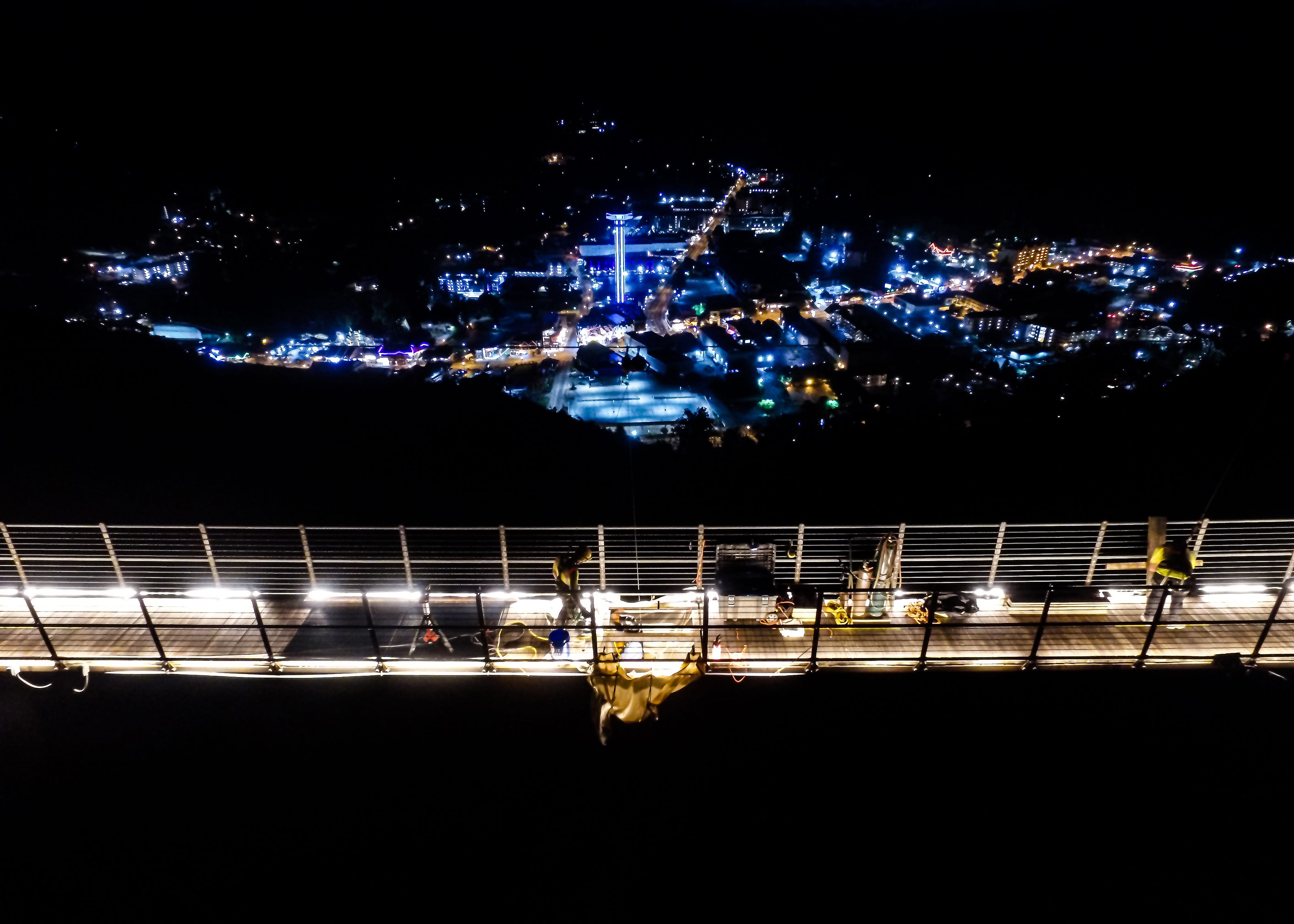 Gatlinburg's SkyBridge doubles the length of seethrough glass