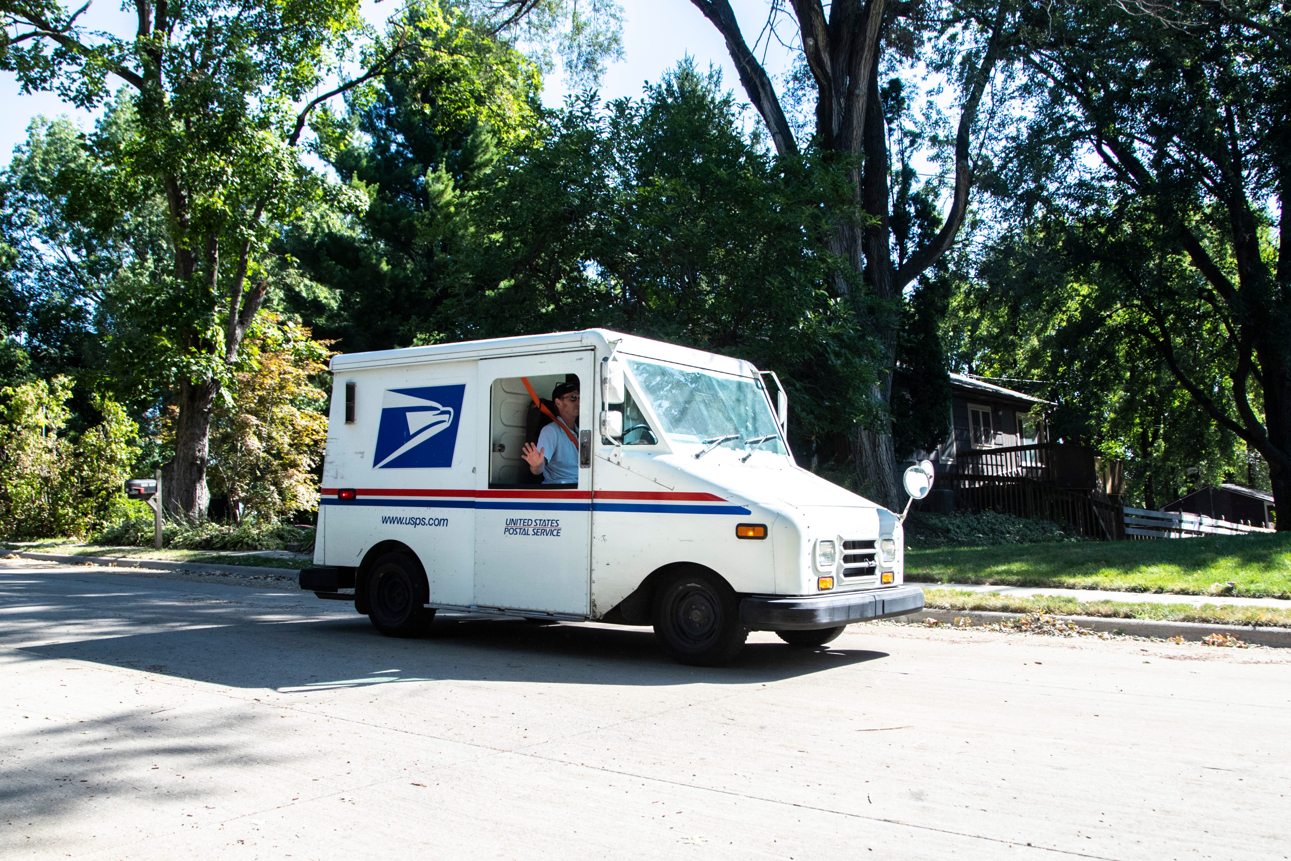 How to Track USPS Truck