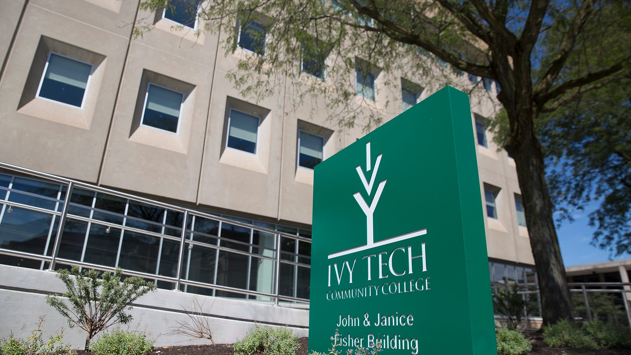 Ivy Tech starts semester with lower enrollment, 'learn anywhere' model
