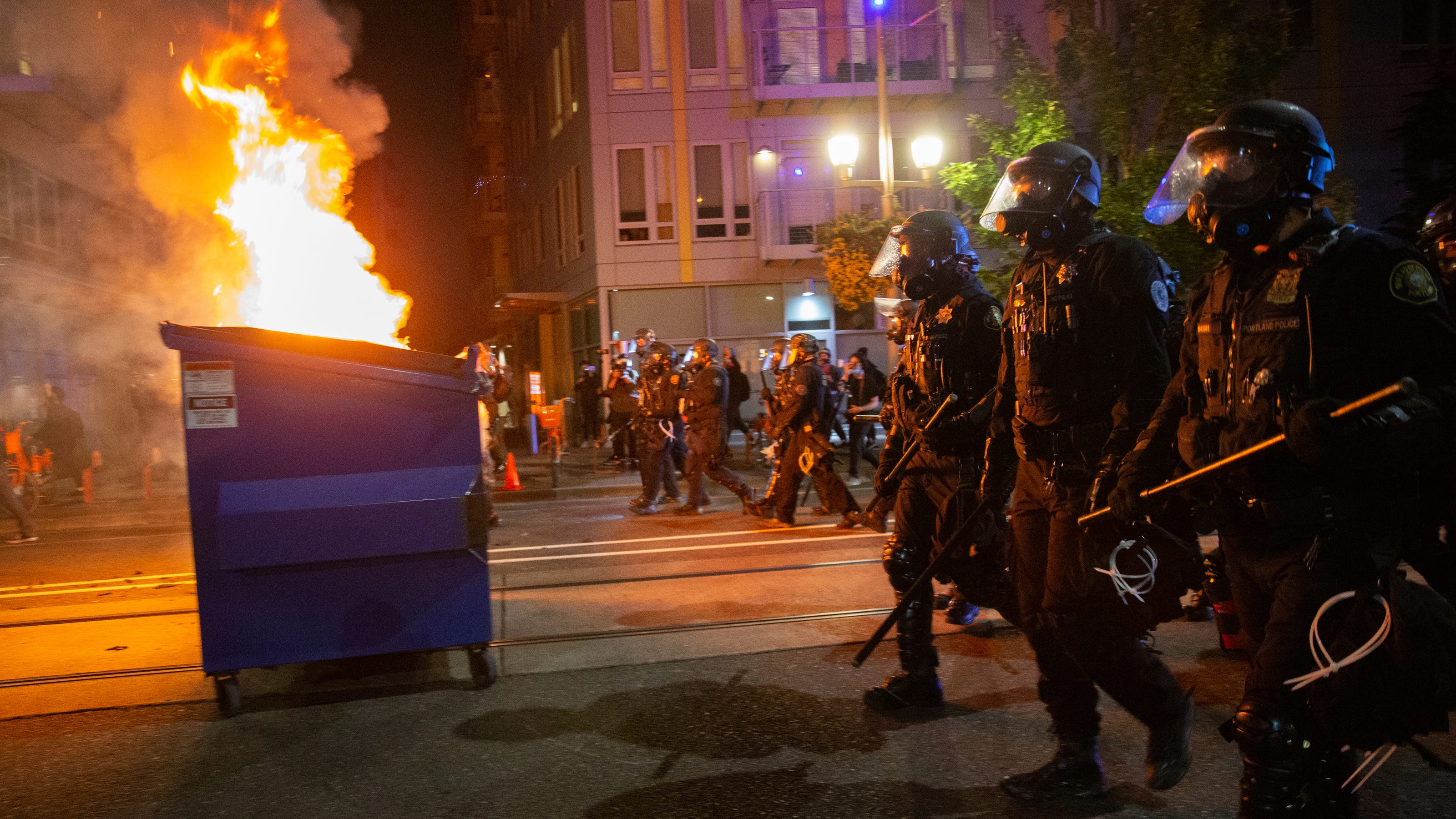 Массовые беспорядки обж. Протесты Blm в США Portland. Portland Riot Police. Общественные беспорядки.