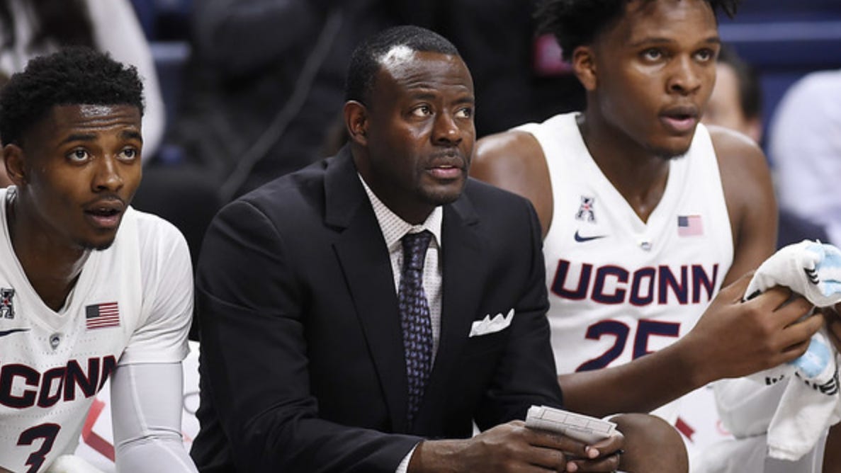 IU basketball to hire UConn assistant Kenya Hunter