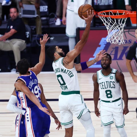 Boston Celtics forward Jayson Tatum (0) shoots pas
