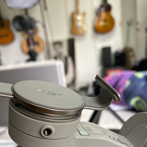 DJI OM 4 uses a magnet to replace the cradle from 