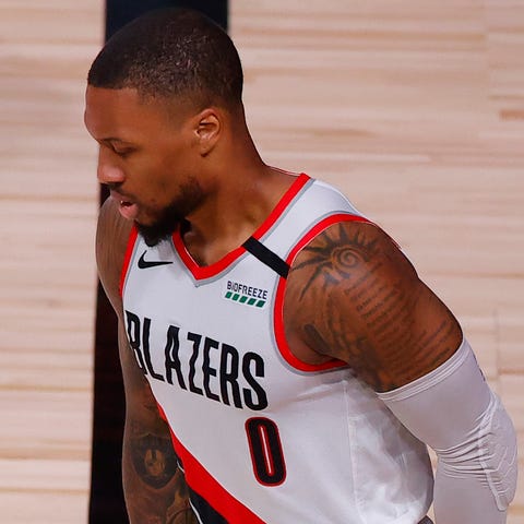 Damian Lillard limps off the court after injuring 