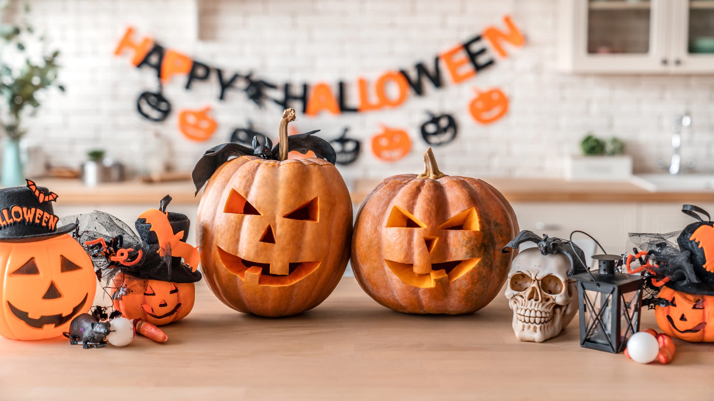 Halloween decorations 2020: Get outdoor lights, lawn décor and more on sale