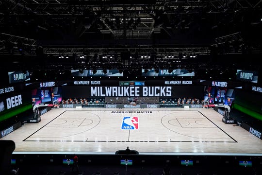 The empty court and benches started between the 5th Bucks and Magic, which was originally scheduled to be held on August 26. Milwaukee decided not to participate in the racism and police brutality of the protest system after the shooting of Jacob Black in Wisconsin. This led to the delay of the rest of the playoffs on Wednesday.