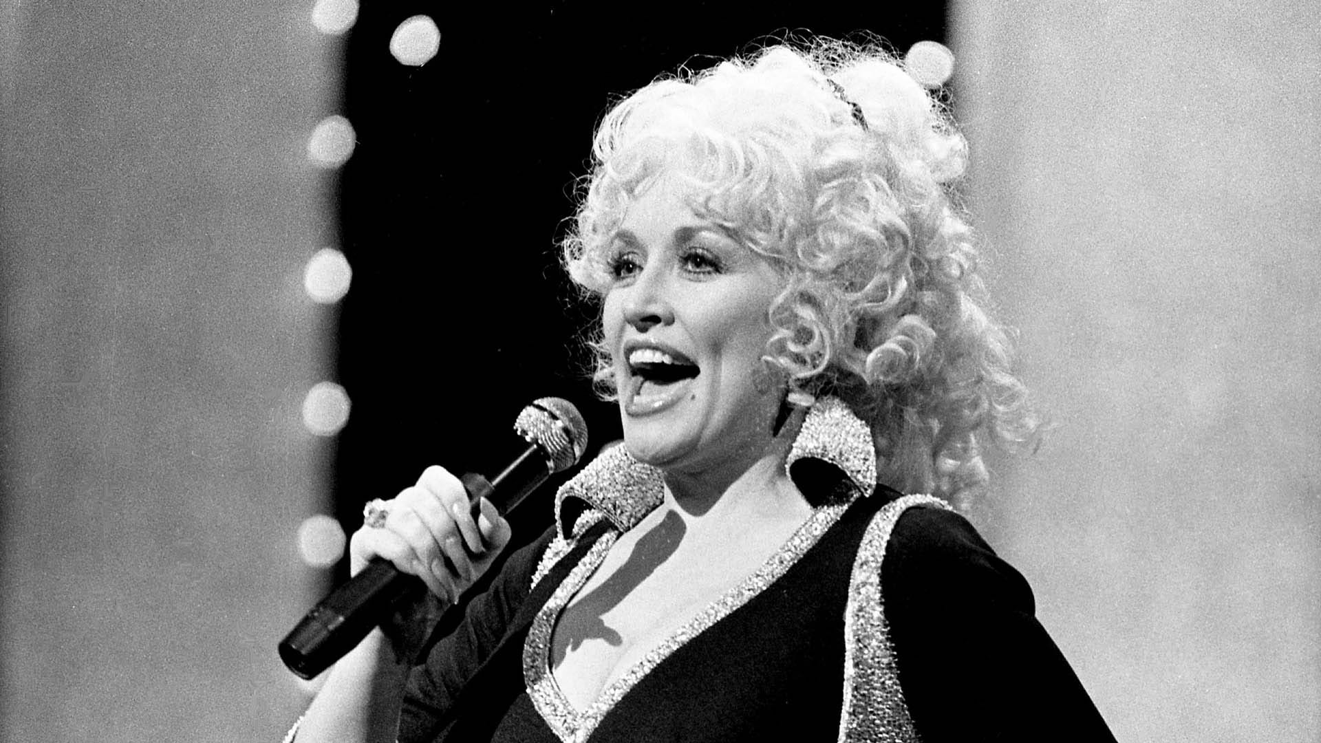 A Holly Dolly Christmas 6 Must Watch Dolly Parton Christmas Movies