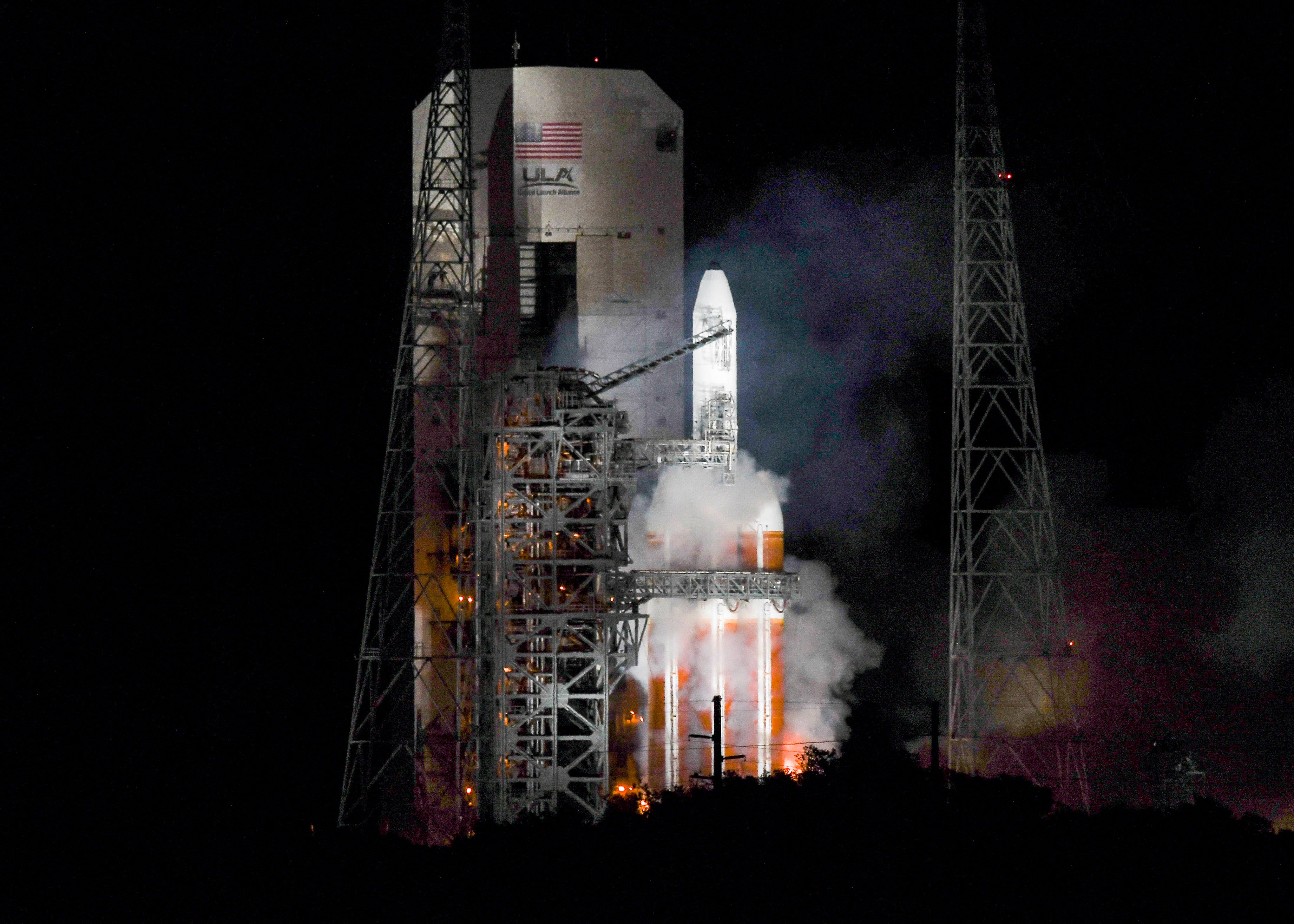 ULA Delta IV Heavy rocket aborts launch at last second