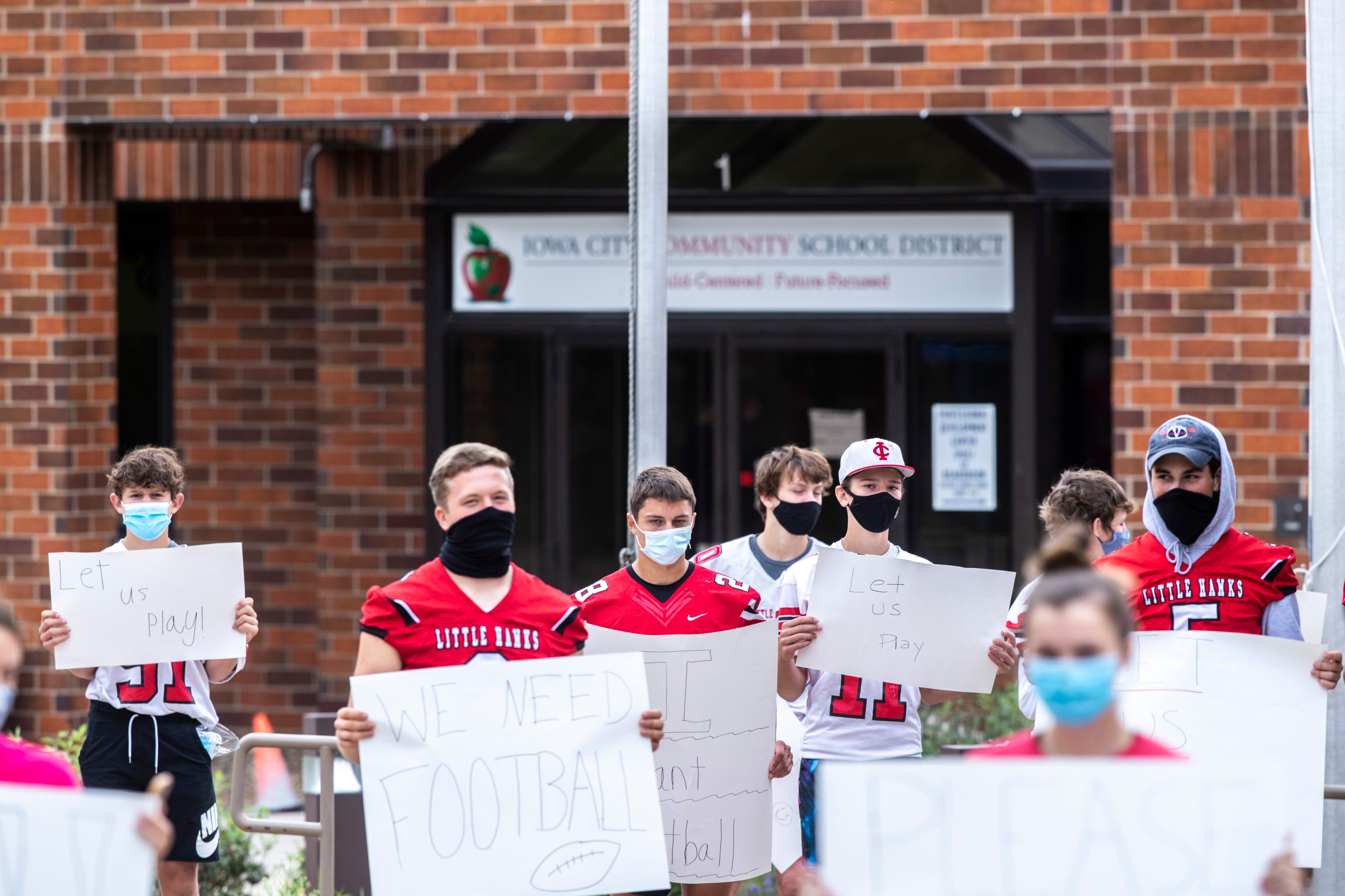 Covid 19 In Iowa Iccsd Athletics Set To Pause Sept 8 After School Board Votes To Start Online Only