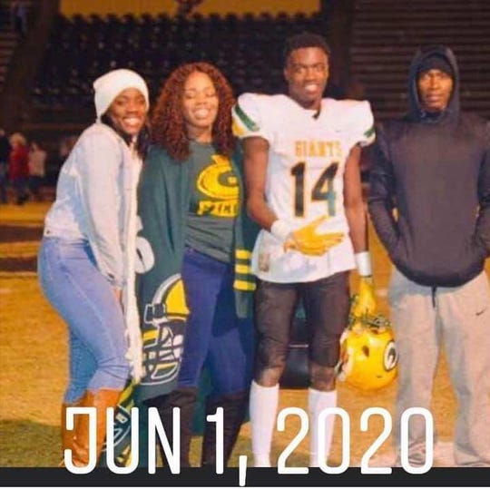 Green Oaks' Minnion Jackson poses with his family.