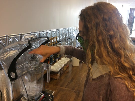 Kenna Lyle of Knoxville gets started on a healthy concoction.