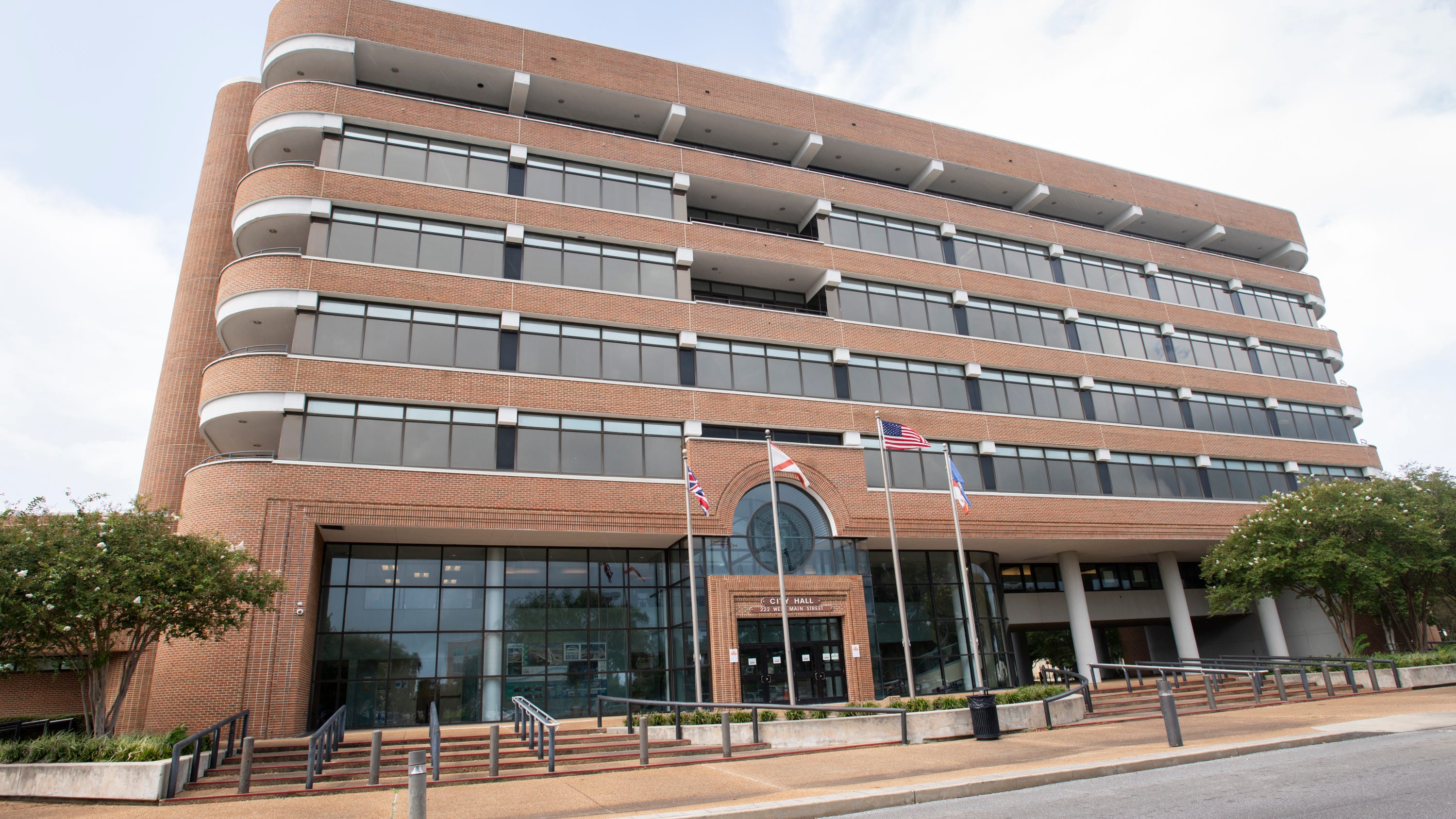 Pensacola City Council approves mayor salary increase