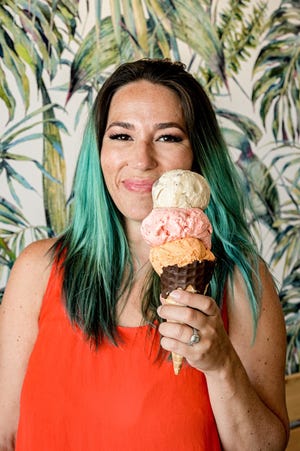 Diana Brandt, also known as the Arizona Foodie, is a blogger and social media influencer.