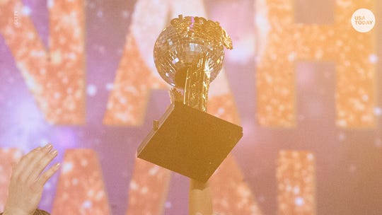 Usa Today On Flipboard You Ve Replaced The Heart Of The Show Tyra Banks Dwts Debut Has Fans Missing Tom Bergeron