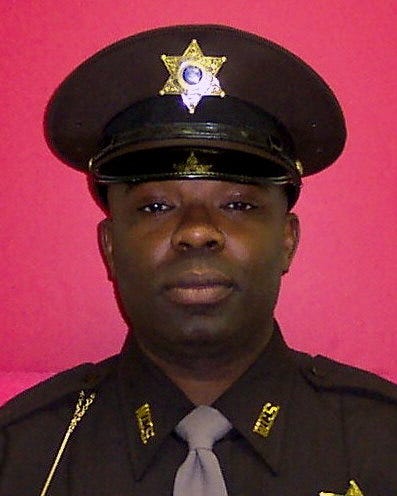Keluarga kopral Wayne County yang terbunuh menggugat kantor sheriff