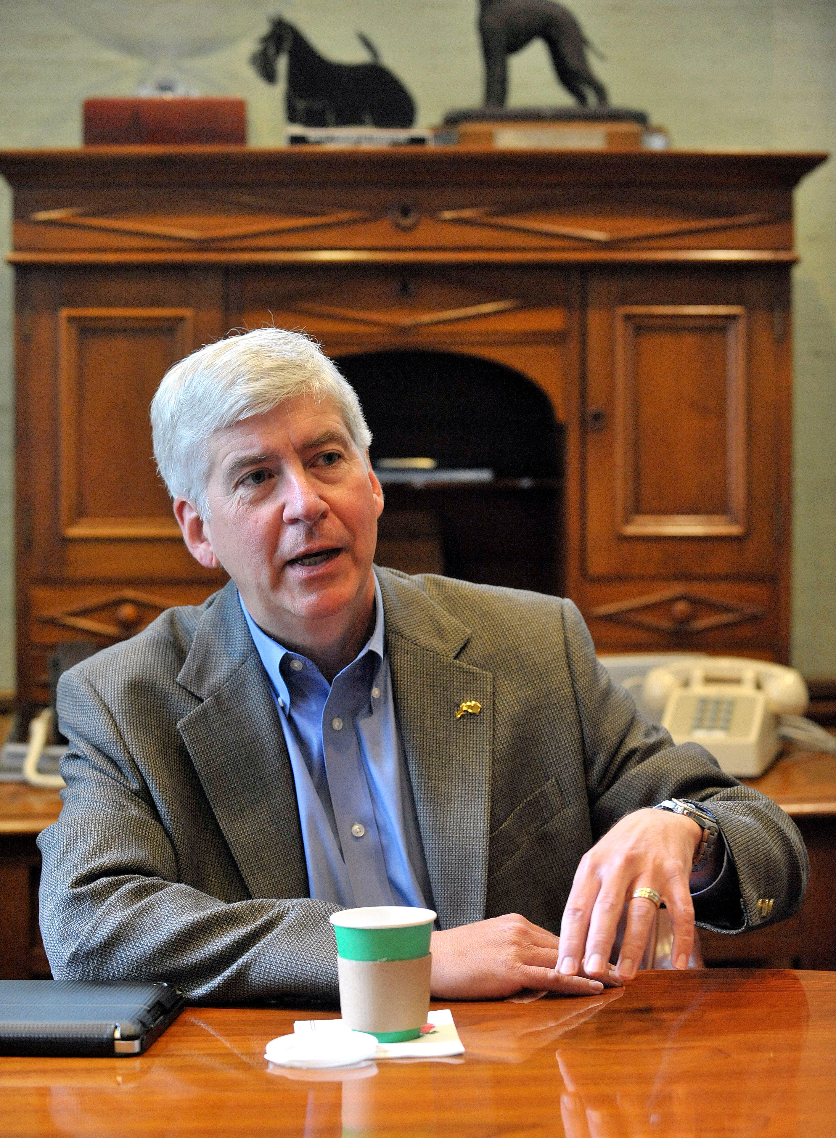 Snyder, terdakwa Flint lainnya harus bersaksi di pengadilan perdata.  Lingkup yang akan ditentukan