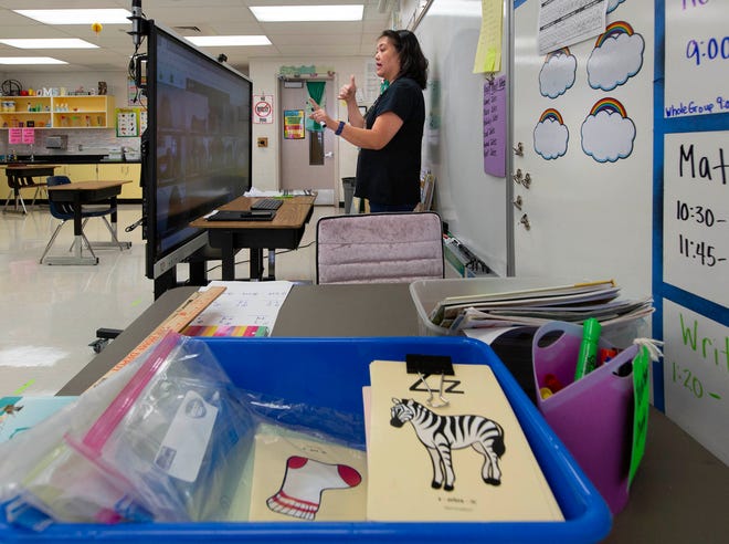 Anna DeOliveira teaches second-graders math at Heritage Elementary School in Greenacres on Sept. 4.