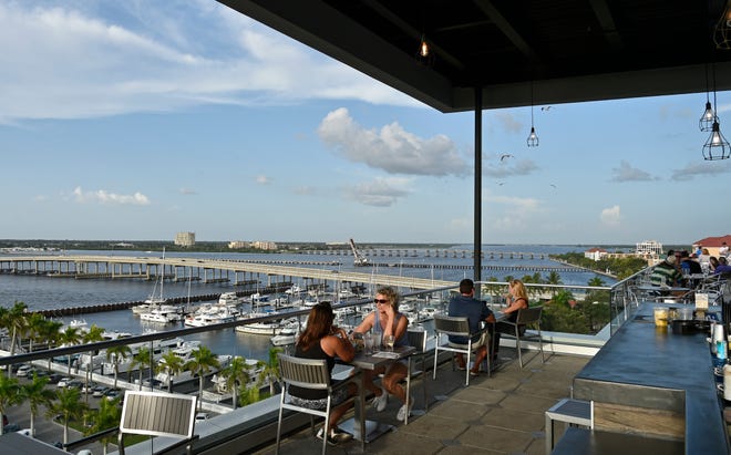 Oak & Stone’s downtown Bradenton location features a rooftop bar dubbed The Deck. I
t’s at the top of the eight-story SpringHill Suites hotel, overlooking the Manatee River and Tampa Bay.